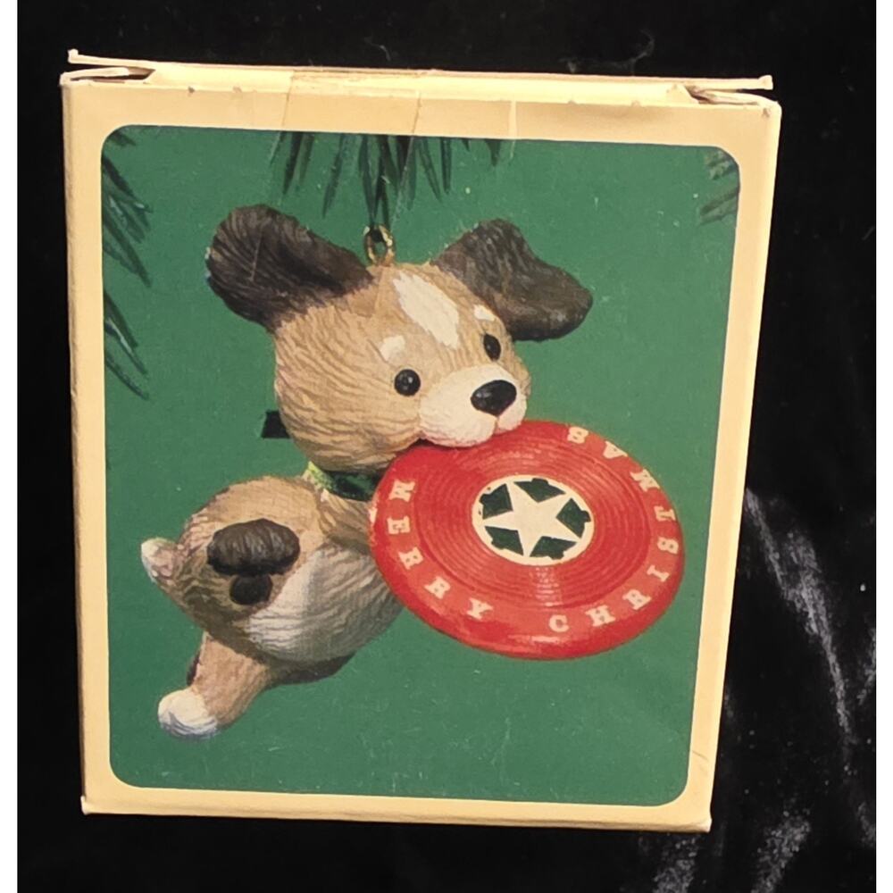 1984 Hallmark Keepsake Christmas Ornament Frisbee Puppy .